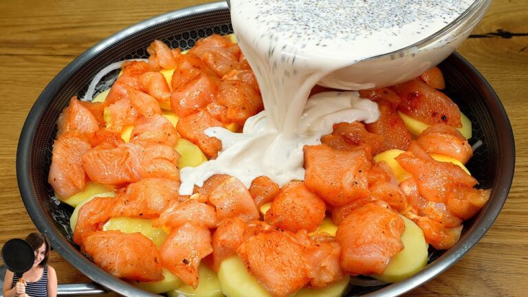 3 Kartoffeln und Zwiebeln: Entdecke das einfache Hühnchen-Rezept, das begeistert!
