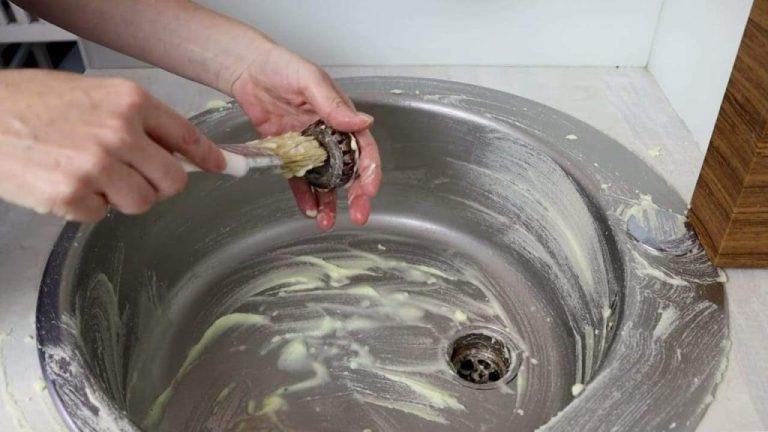 So reinigen Sie Ihr Spülbecken mit nur zwei Zutaten zum Strahlen
