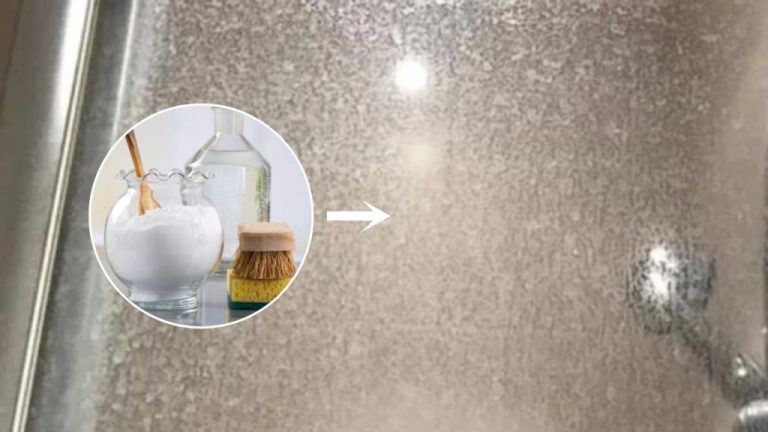 Kalkflecken auf Glasduschflächen: Mit diesem Trick strahlt alles wieder!