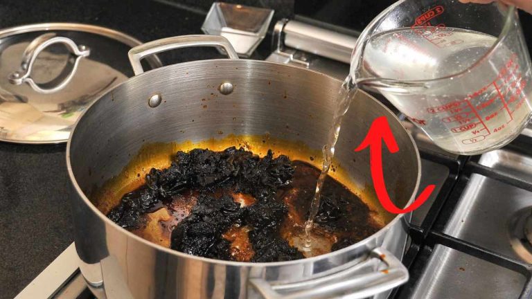 Wie man hartnäckige Topfreste mühelos entfernt