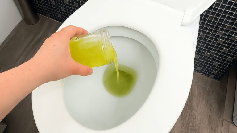 Abflussgeruch im Bad? Diese einfache Flüssigkeit kann schnell für mehr Frische sorgen